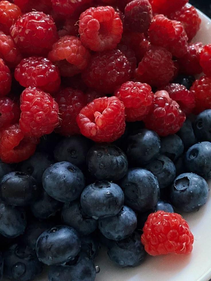 Wild Berry Fusion: Sun-Kissed Harvest Blend